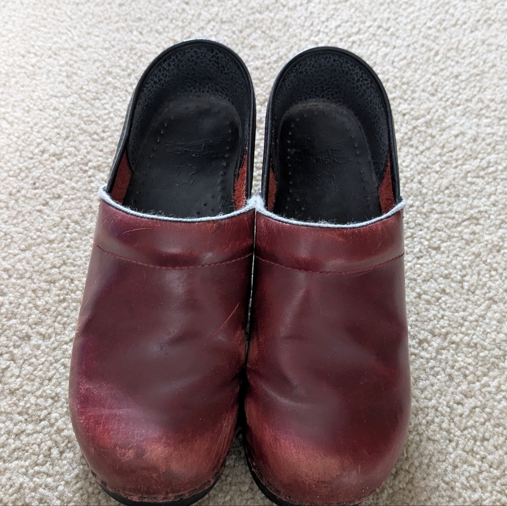 Dansko Women's  size 39 Red Leather Clogs